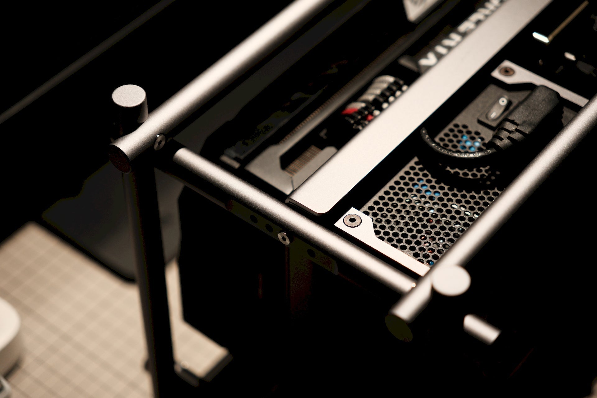 XWORKS 70 xFrame Small Form Factor Open Air A4 Case